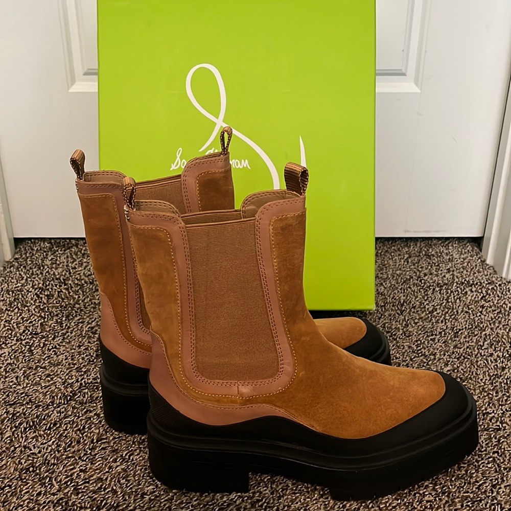 Like New! EUC waterproof boots size 10